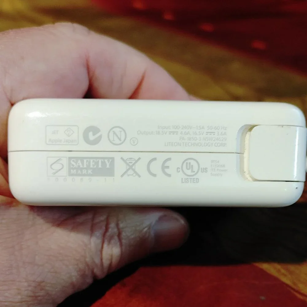 Apple 85W MagSafe Power Adapter a1343